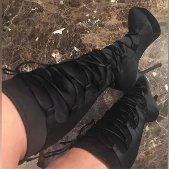 Bebe Rouge Black Lace-Up Platform Knee-High Boots – Size 9 - Picture 2 of 4